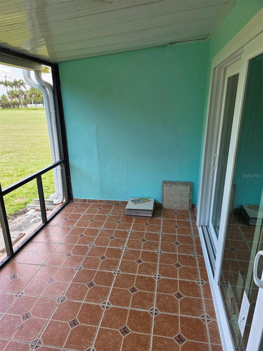 Image 10 of 22 For 1020 Marion Avenue 41