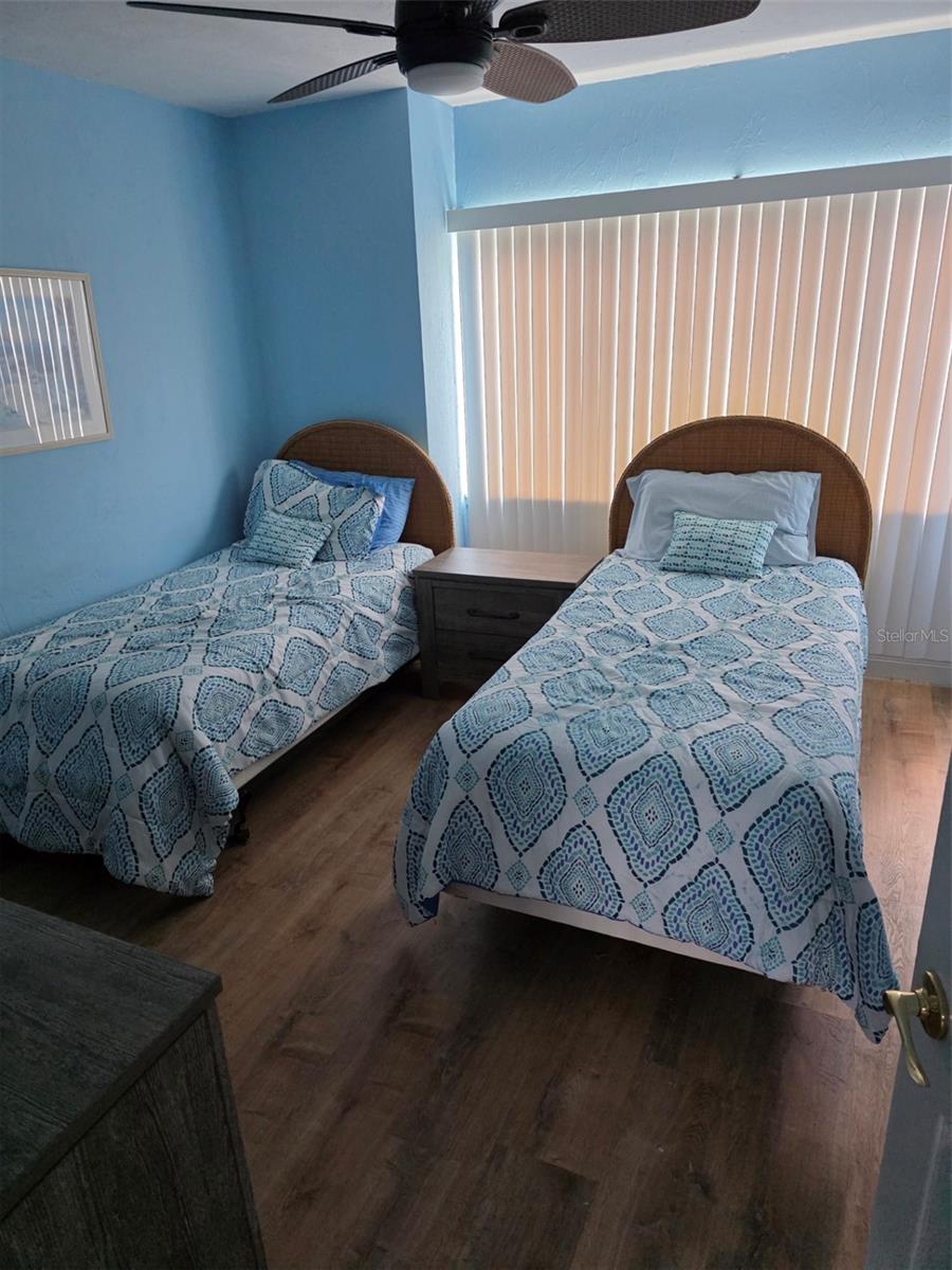 Image 12 of 22 For 1020 Marion Avenue 41