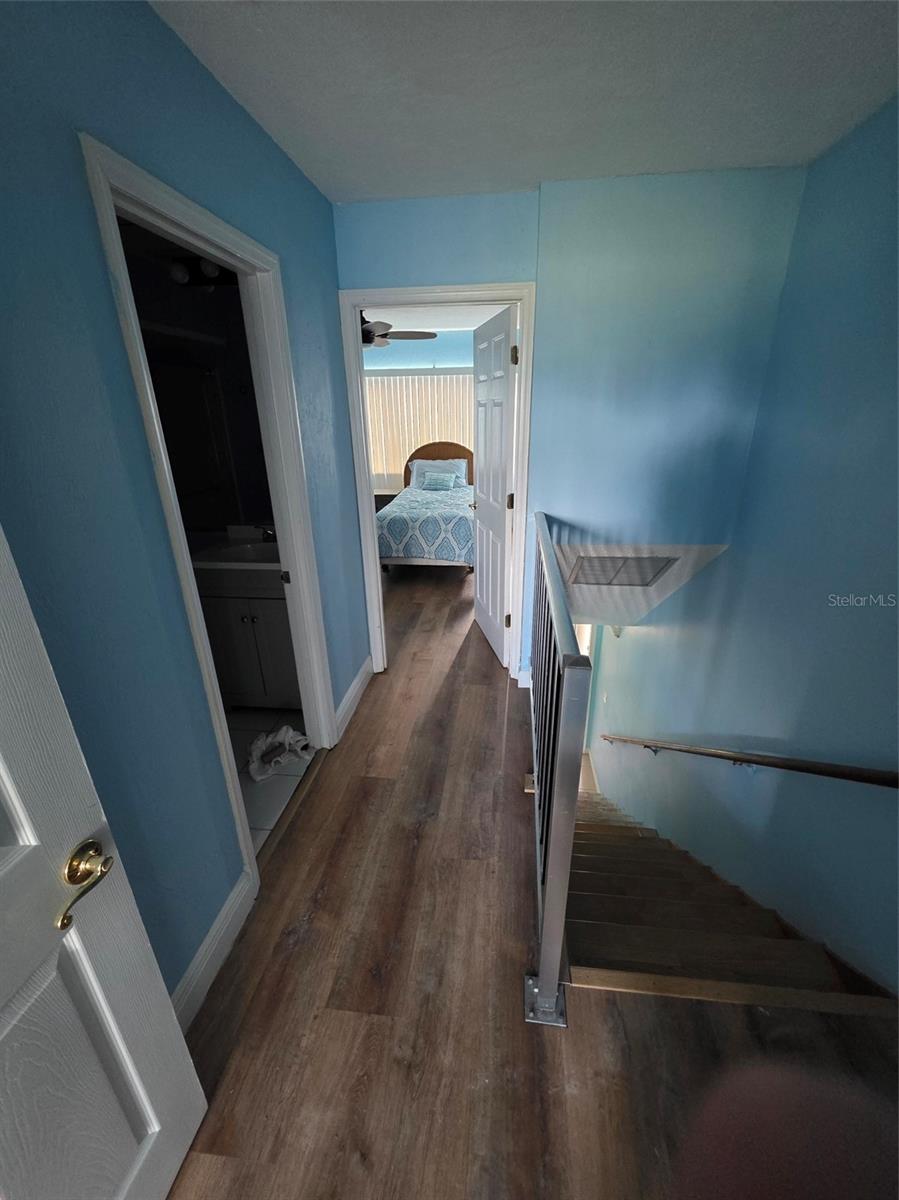 Image 16 of 22 For 1020 Marion Avenue 41