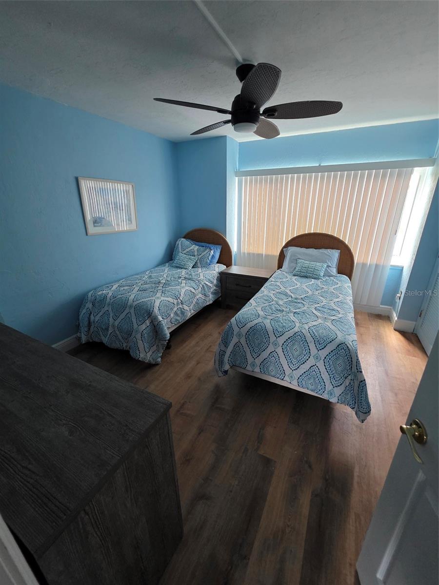 Image 17 of 22 For 1020 Marion Avenue 41