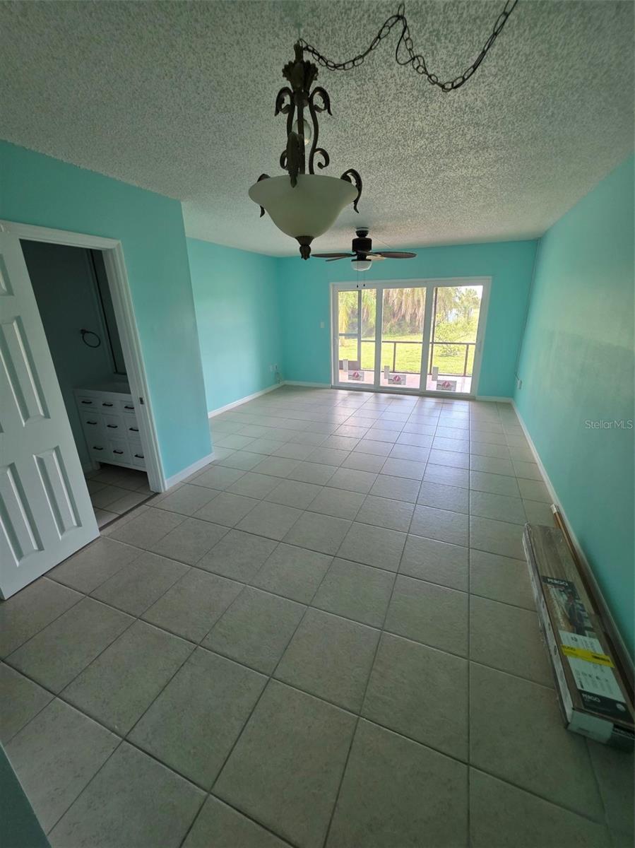 Image 18 of 22 For 1020 Marion Avenue 41