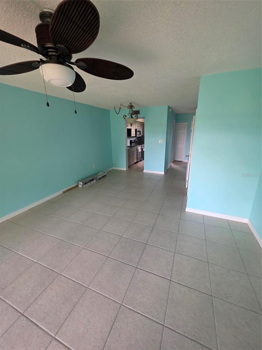 Image 19 of 22 For 1020 Marion Avenue 41