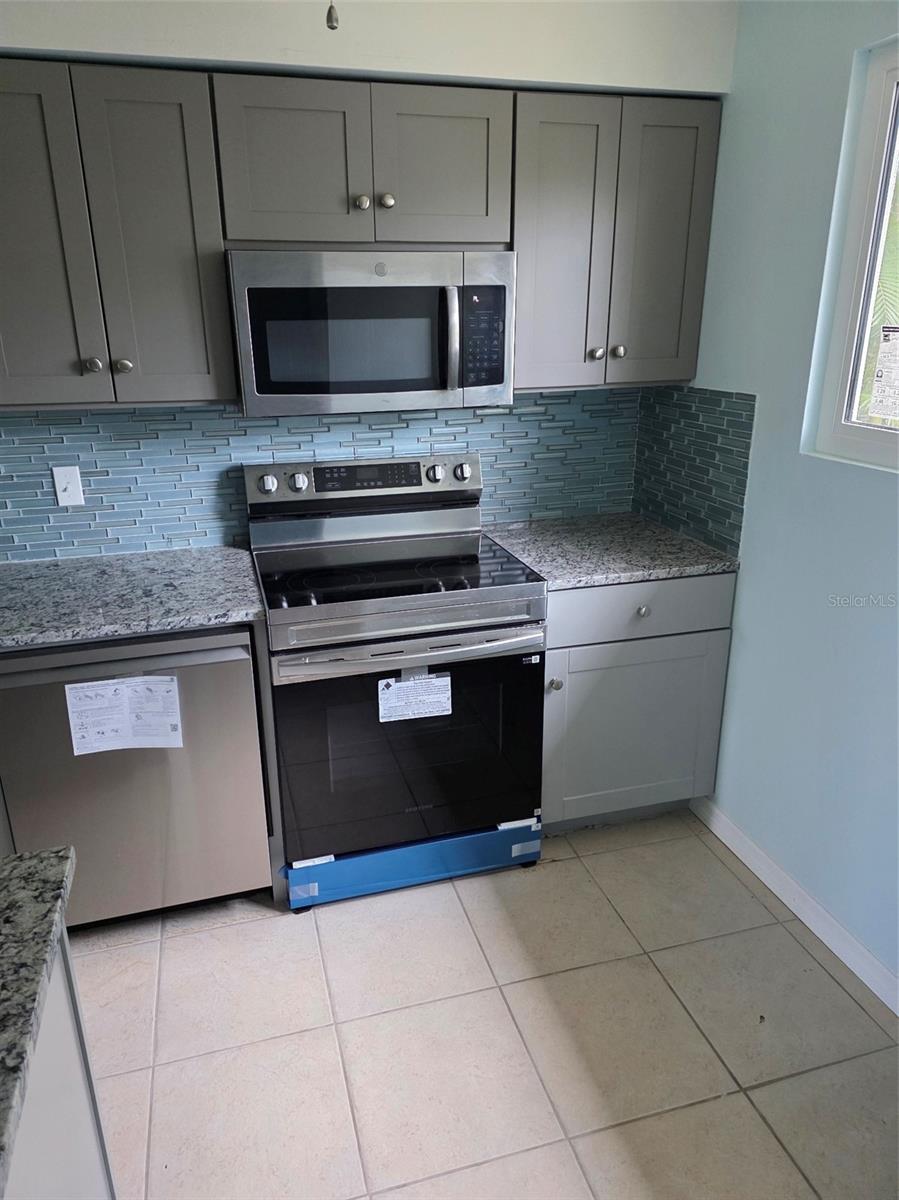 Image 2 of 22 For 1020 Marion Avenue 41