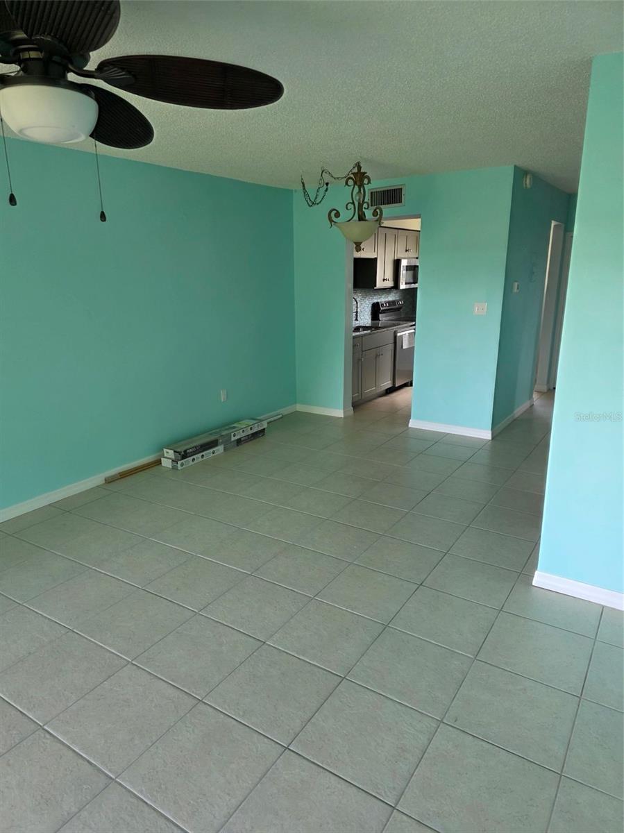 Image 9 of 22 For 1020 Marion Avenue 41