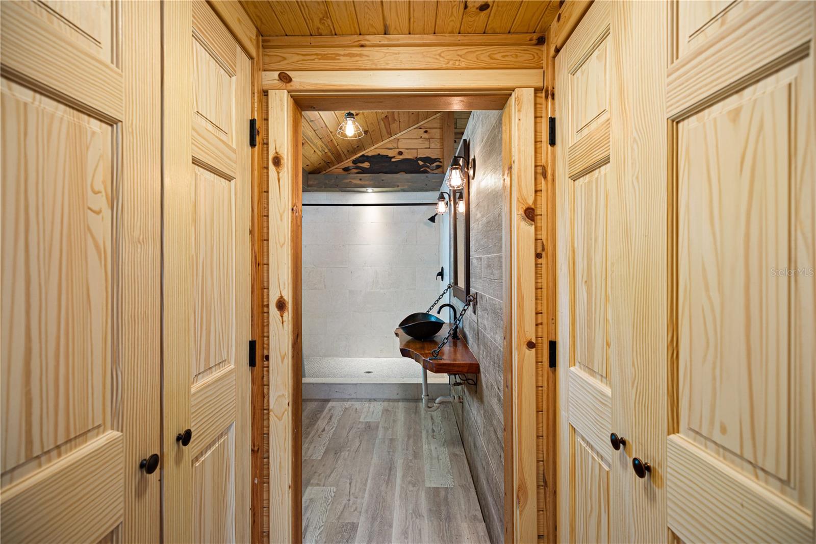 Listing photo id 15 for 7348 Coach Road