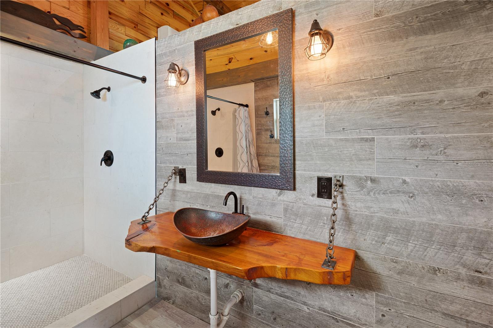 Listing photo id 17 for 7348 Coach Road