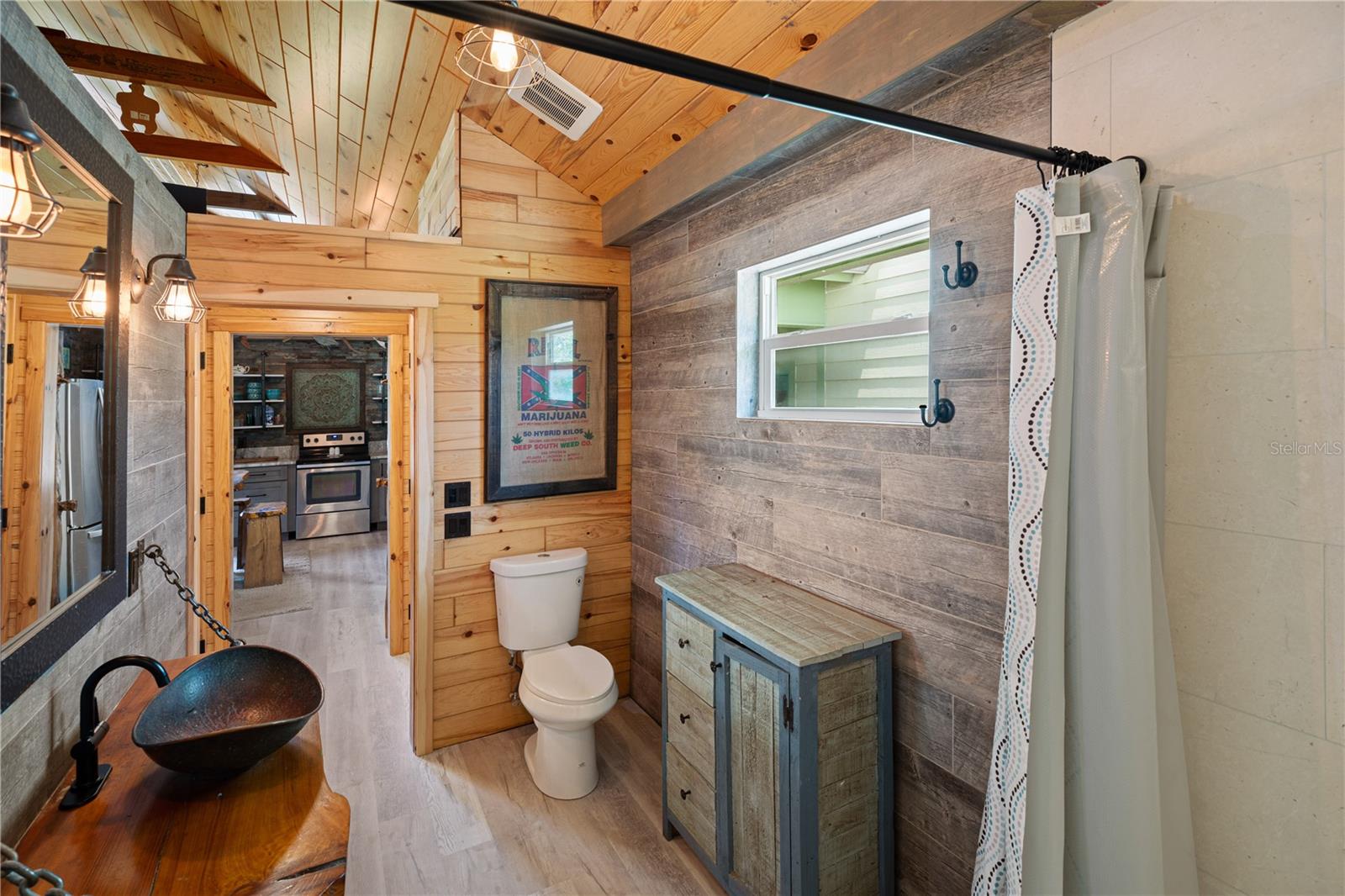 Listing photo id 19 for 7348 Coach Road