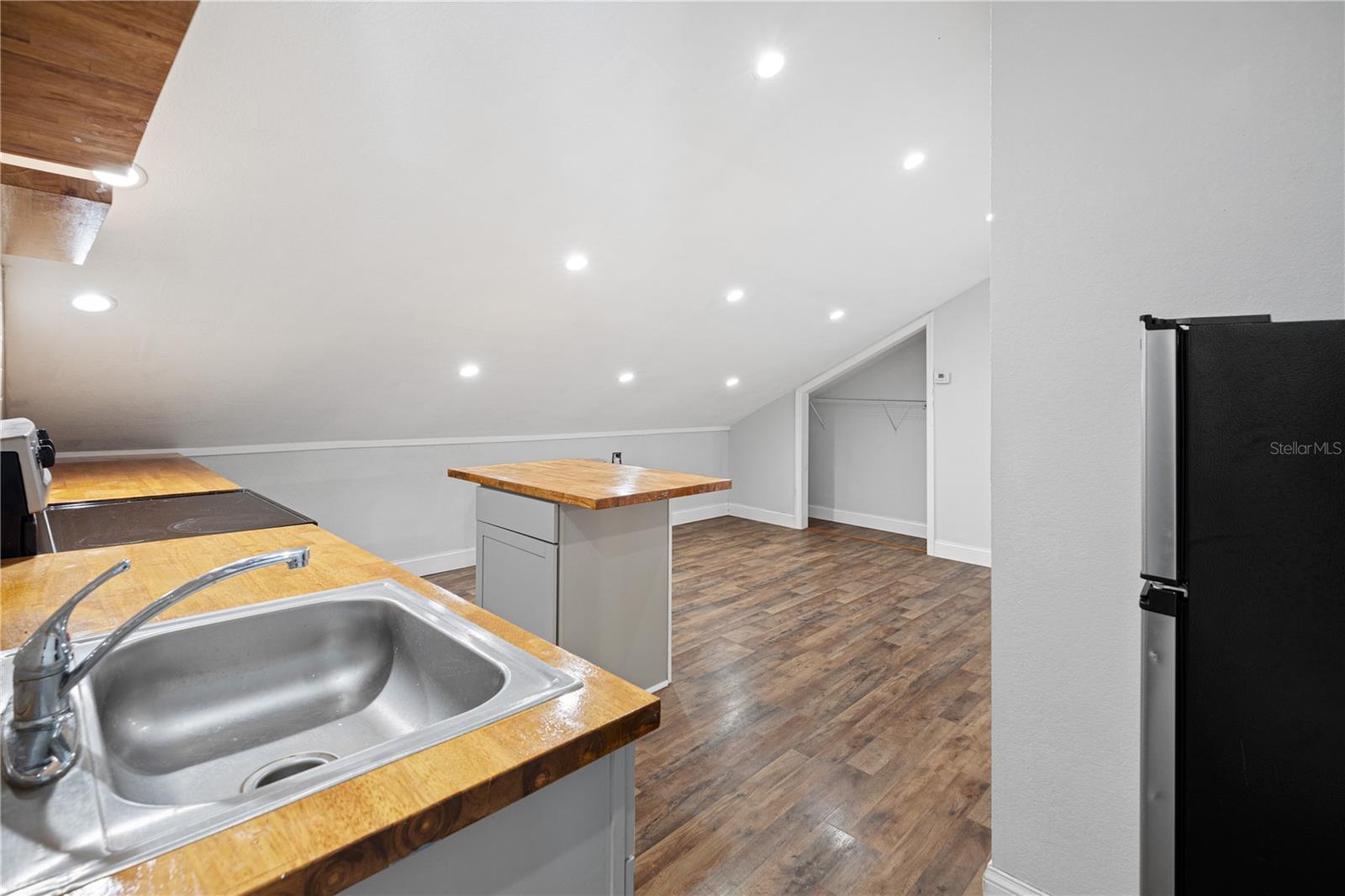 Listing photo id 29 for 7348 Coach Road