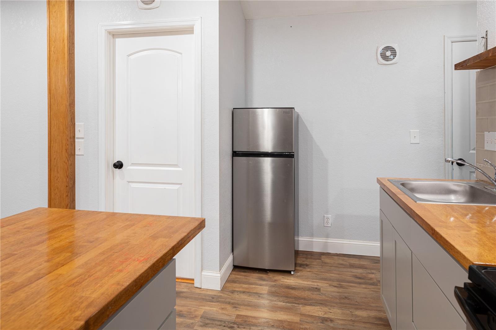 Listing photo id 33 for 7348 Coach Road