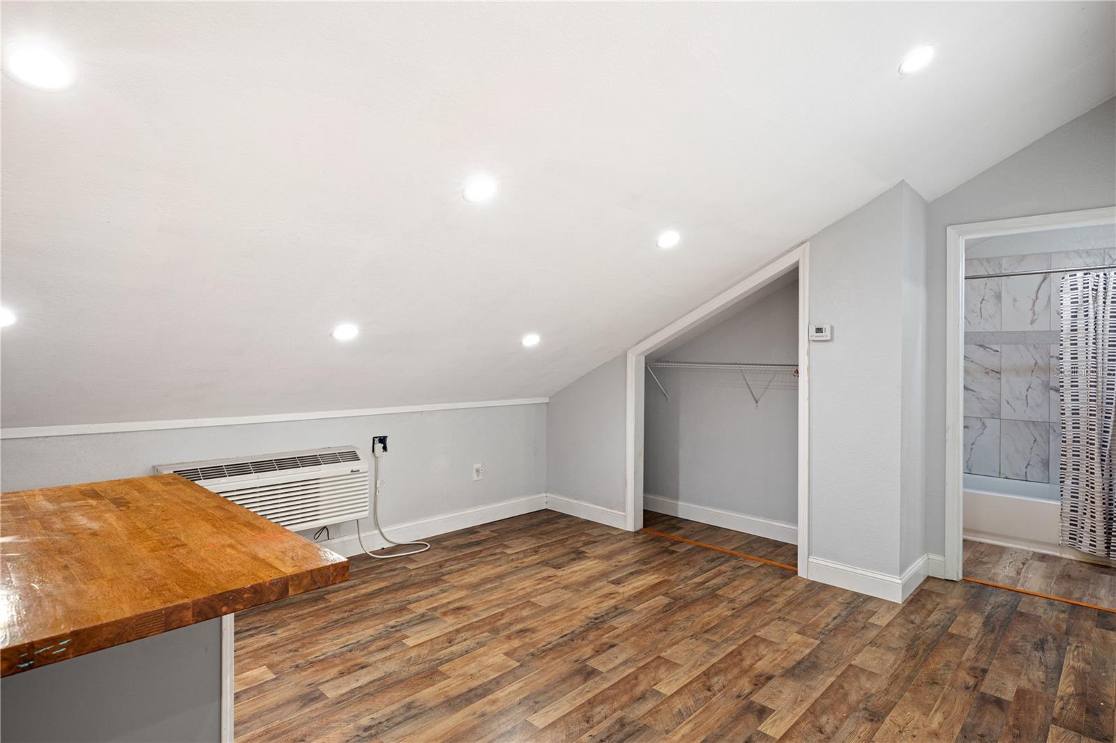 Listing photo id 35 for 7348 Coach Road