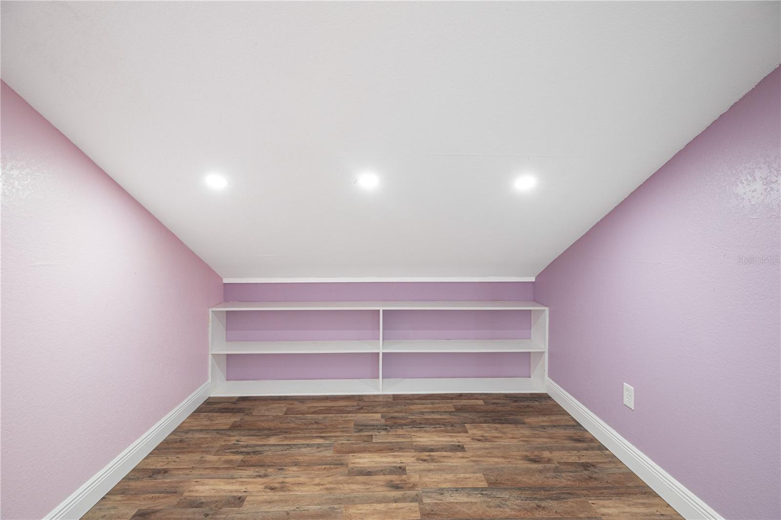 Listing photo id 38 for 7348 Coach Road