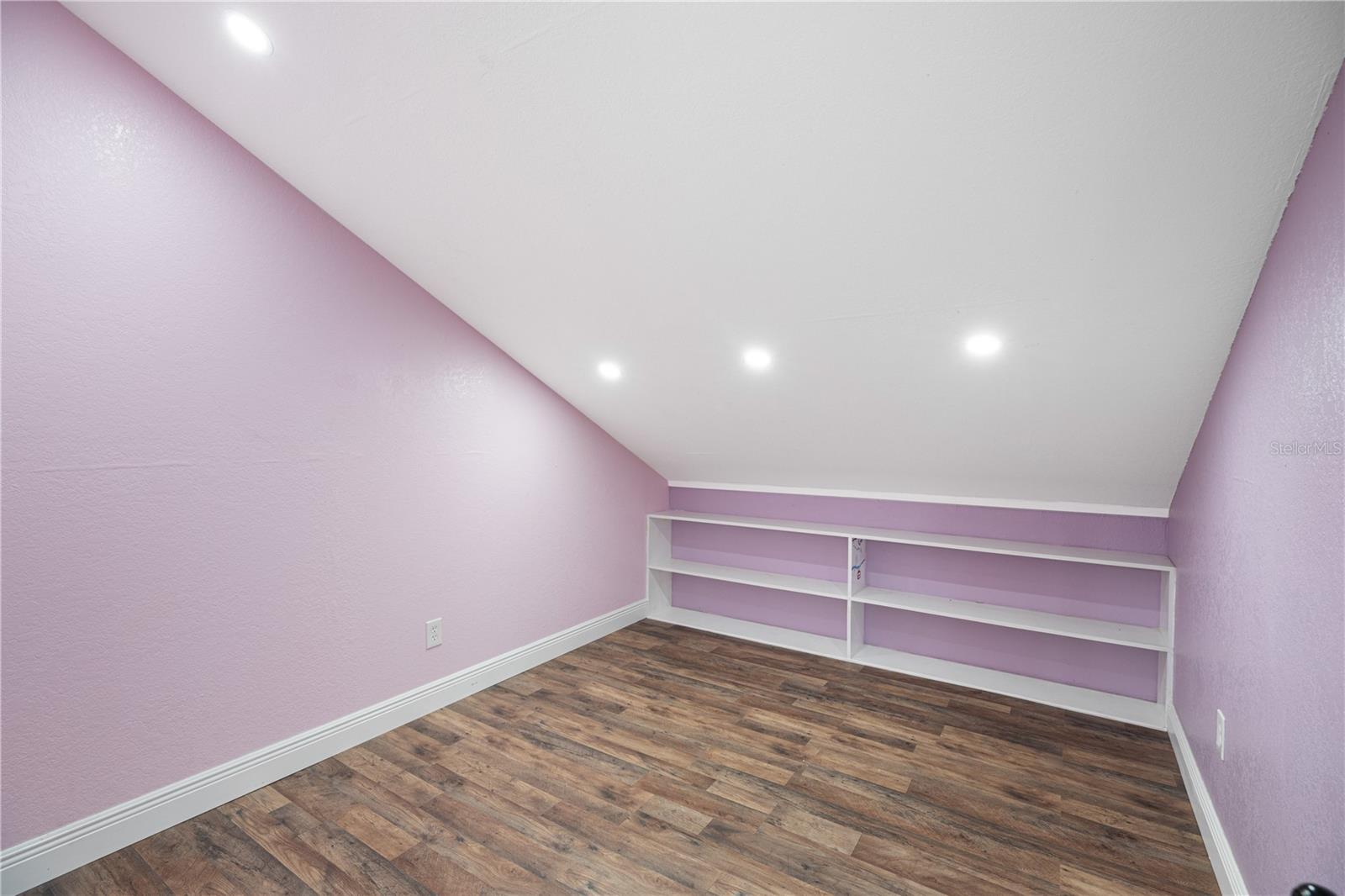 Listing photo id 39 for 7348 Coach Road