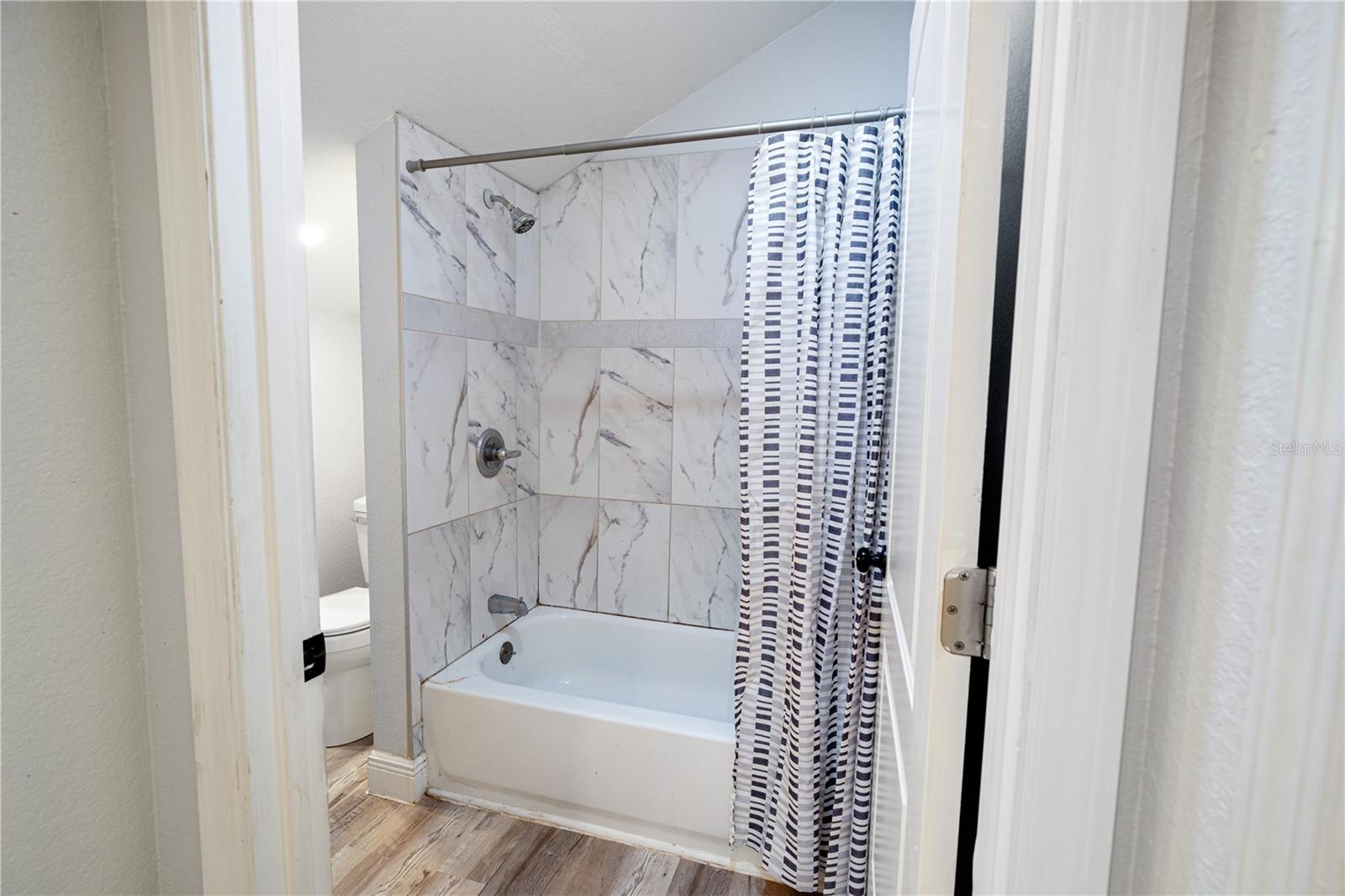 Listing photo id 41 for 7348 Coach Road