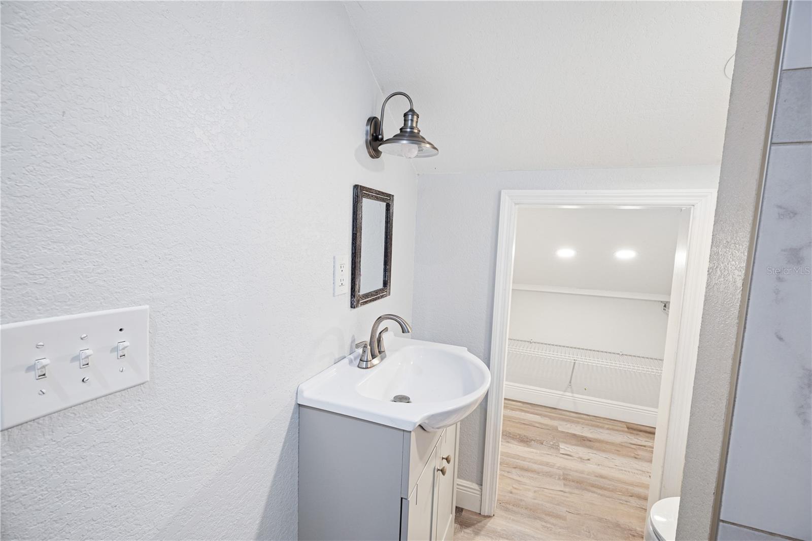 Listing photo id 42 for 7348 Coach Road