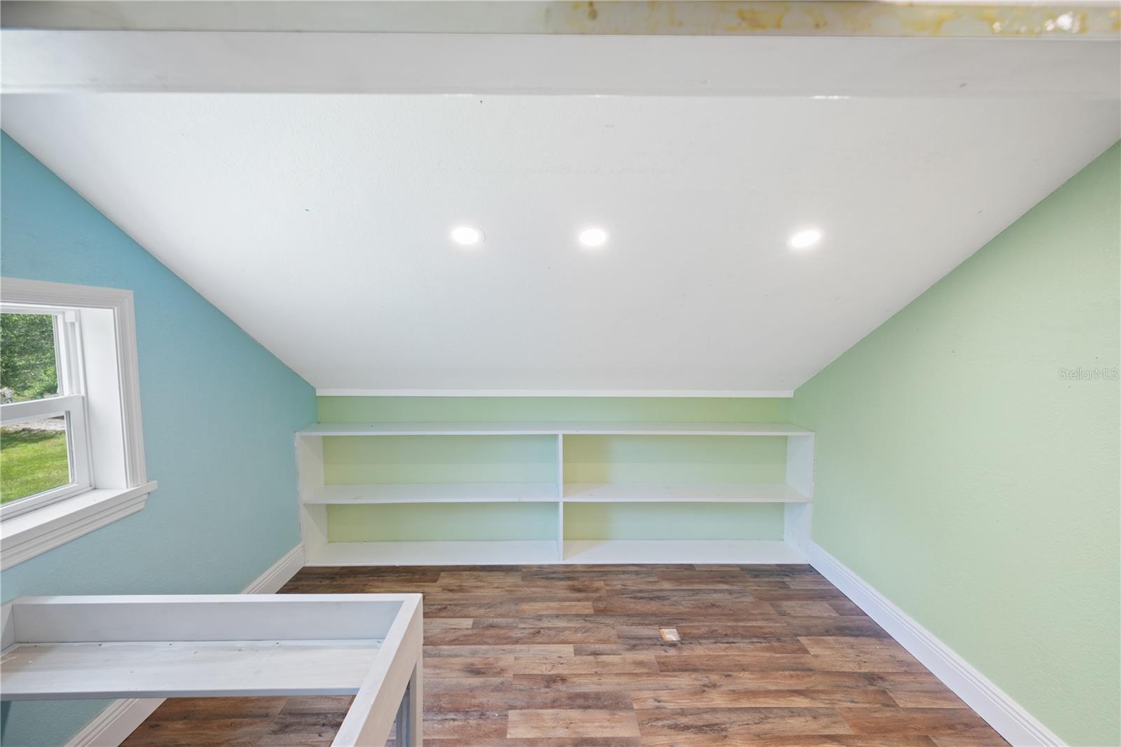 Listing photo id 43 for 7348 Coach Road