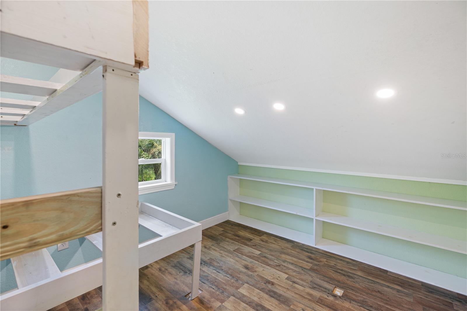 Listing photo id 44 for 7348 Coach Road