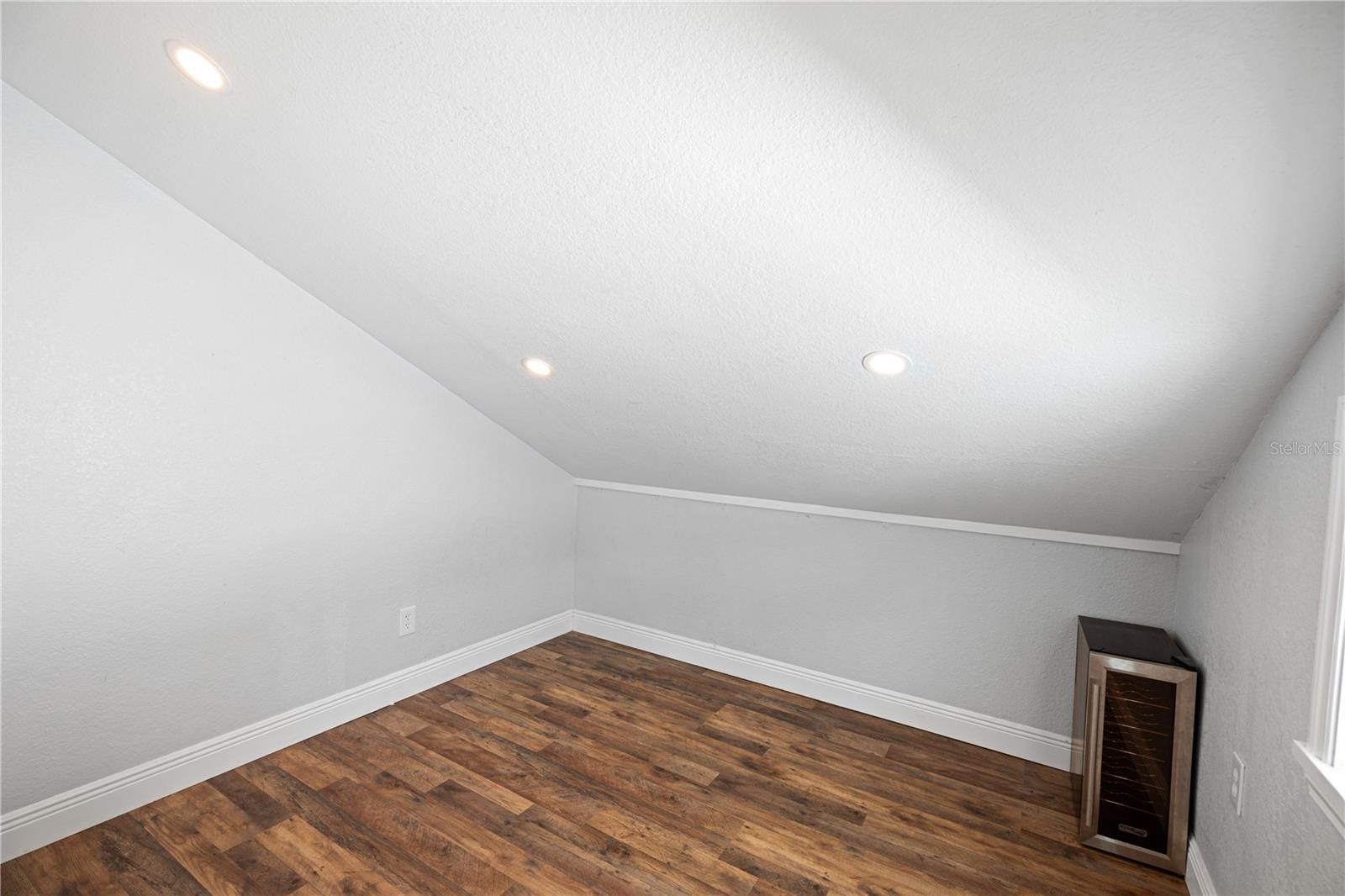 Listing photo id 47 for 7348 Coach Road