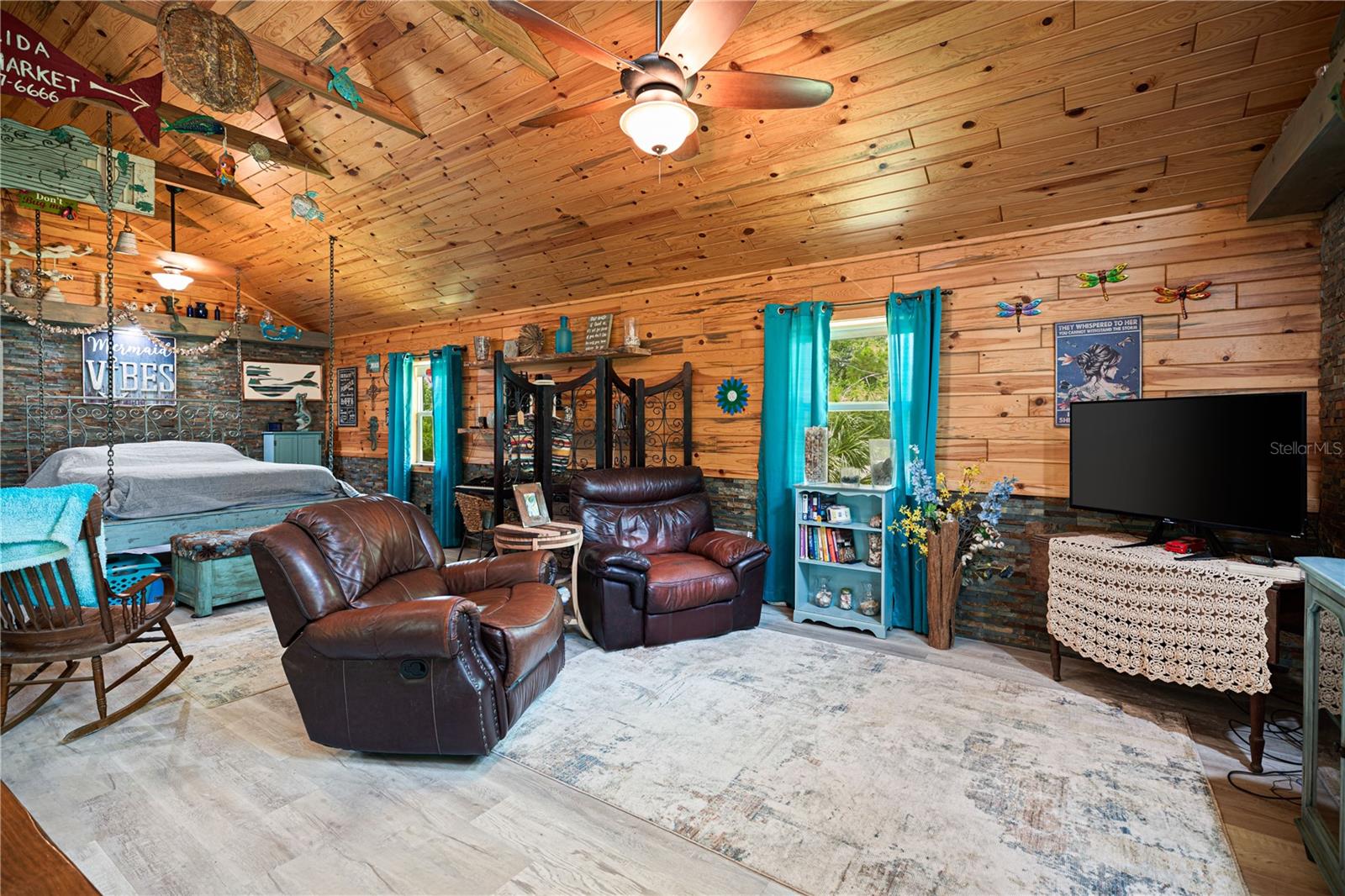 Listing photo id 3 for 7348 Coach Road