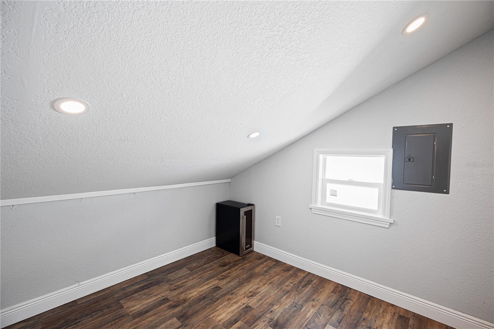 Listing photo id 48 for 7348 Coach Road