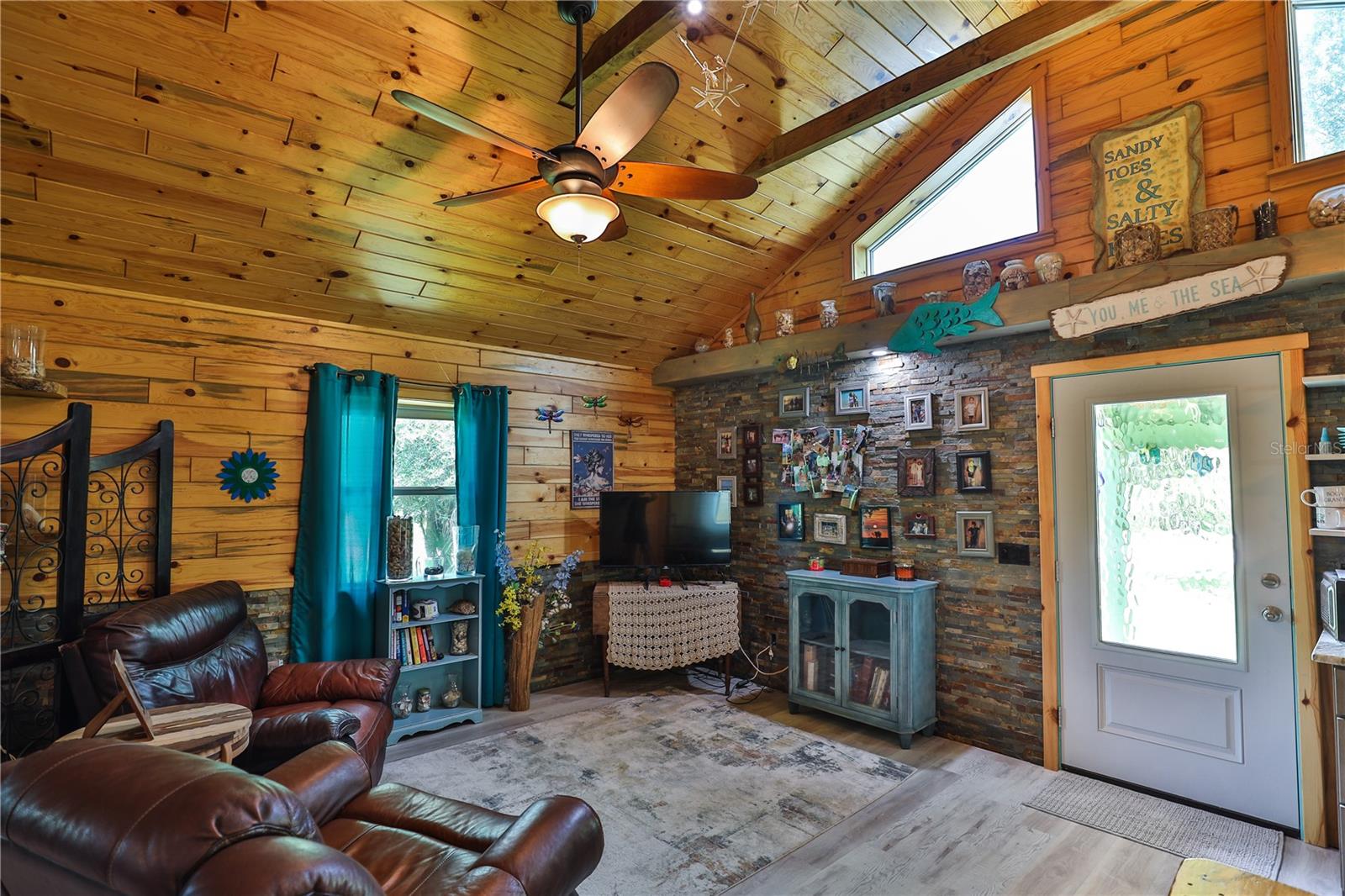 Listing photo id 4 for 7348 Coach Road