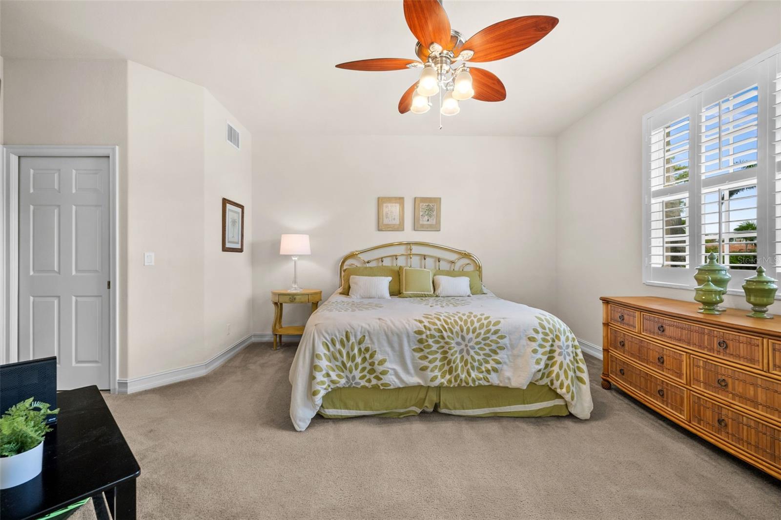 Image 18 of 50 For 5626 Cape Harbour Drive 102