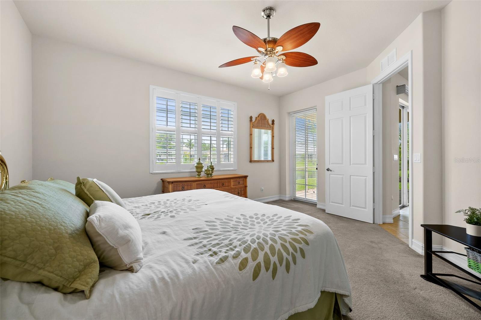 Image 19 of 50 For 5626 Cape Harbour Drive 102