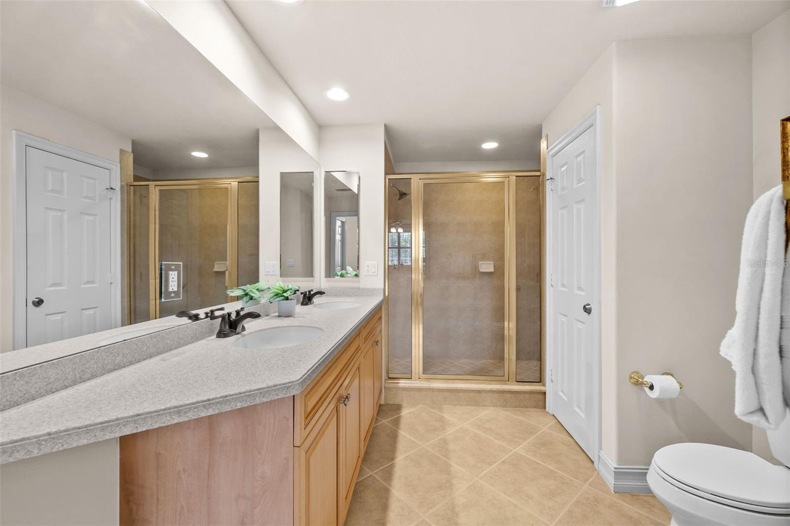 Image 21 of 50 For 5626 Cape Harbour Drive 102