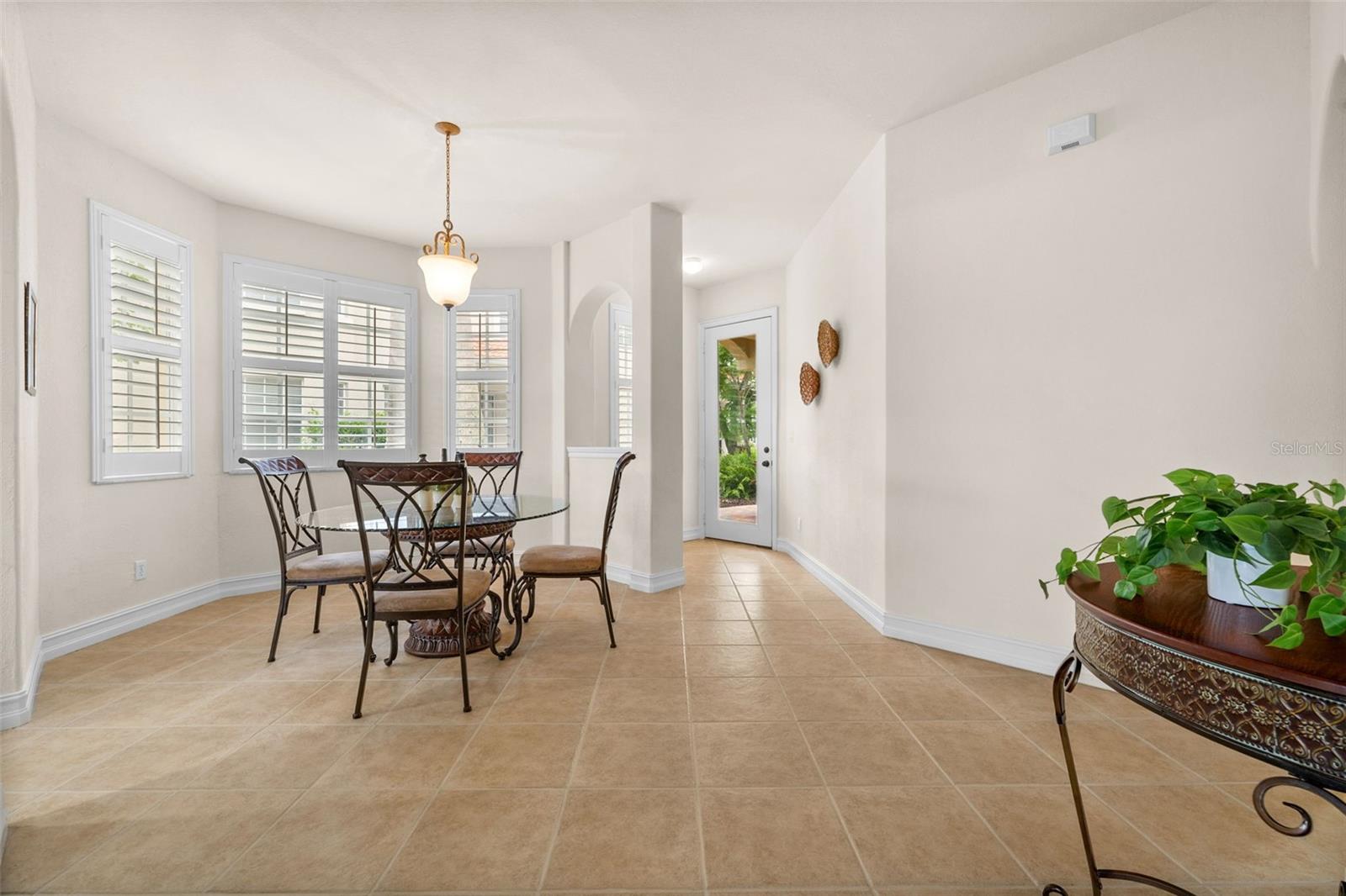 Image 4 of 50 For 5626 Cape Harbour Drive 102