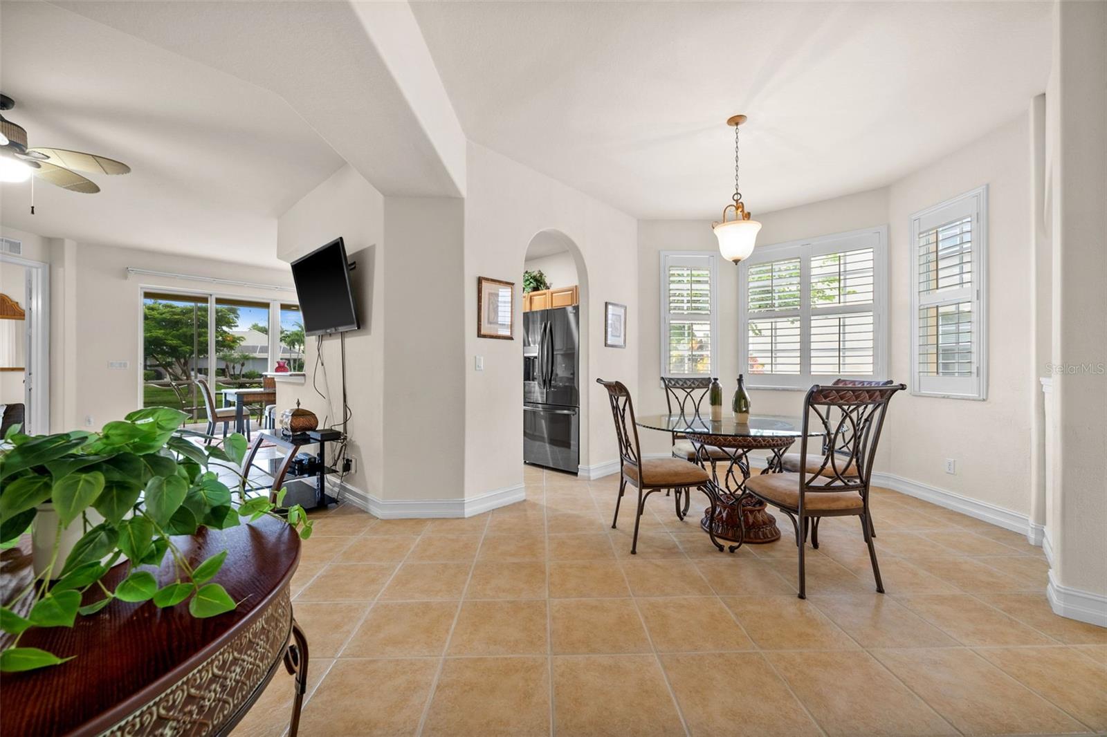 Image 5 of 50 For 5626 Cape Harbour Drive 102
