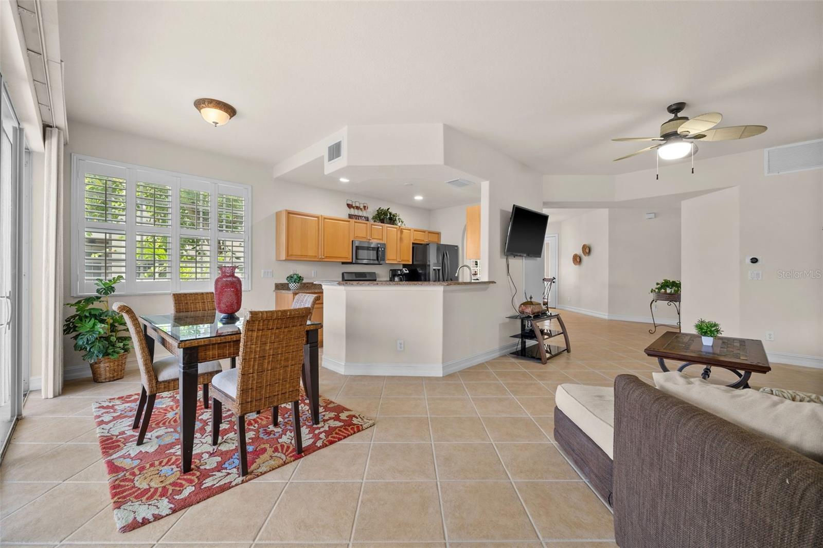 Image 7 of 50 For 5626 Cape Harbour Drive 102