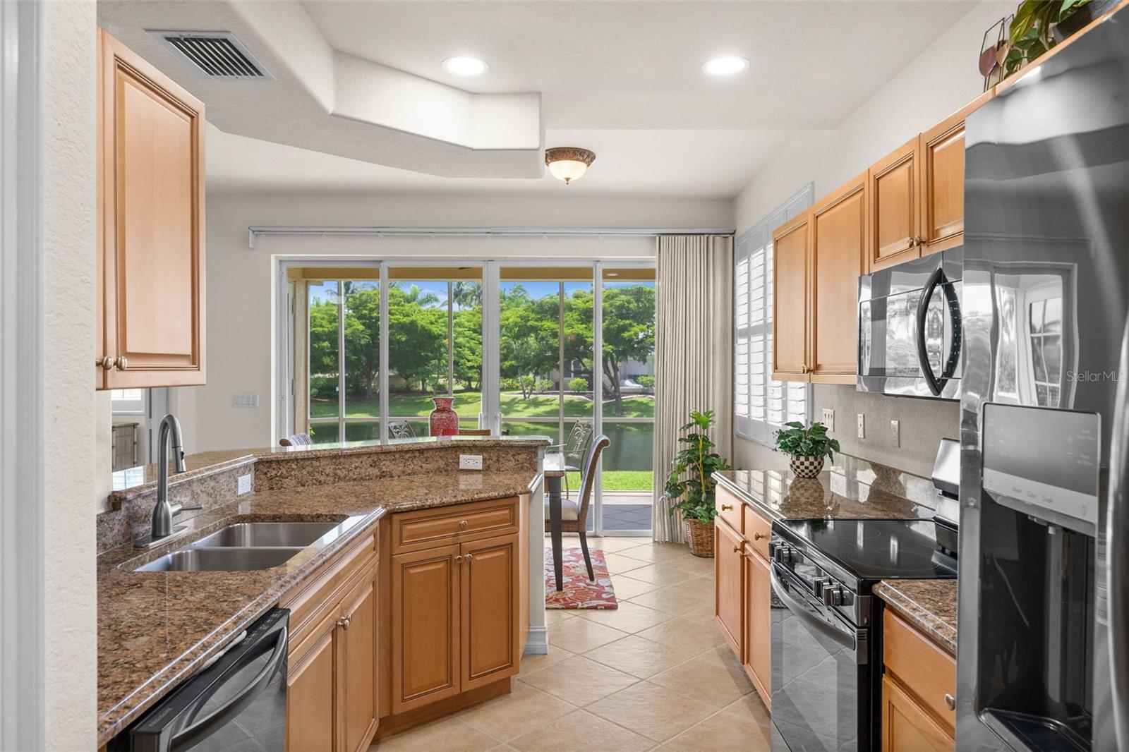 Image 9 of 50 For 5626 Cape Harbour Drive 102