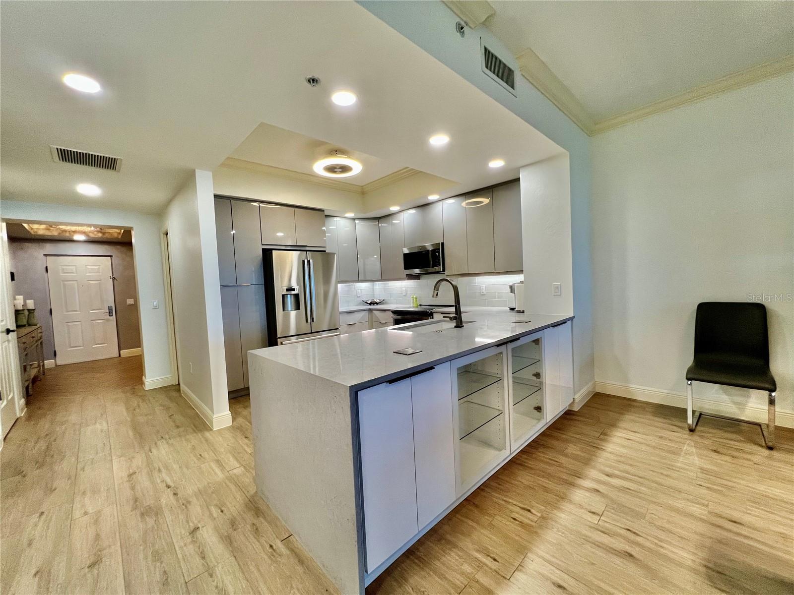 Image 8 of 59 For 3321 Sunset Key Circle 408