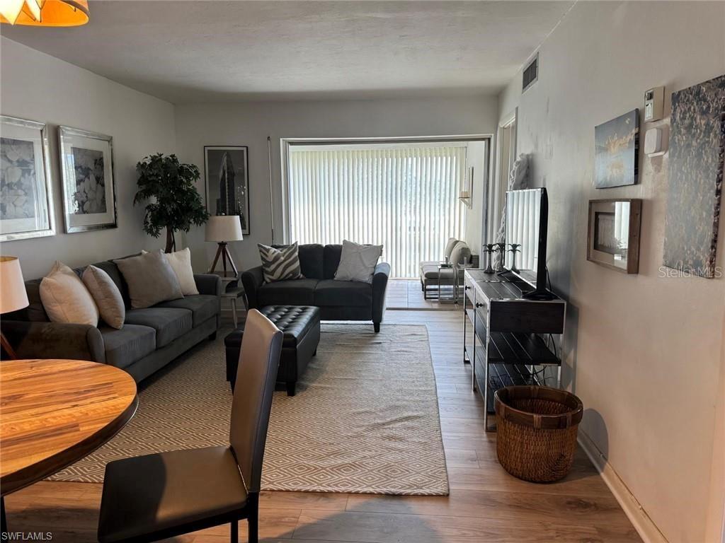 Image 3 of 11 For 1900 Alamanda Drive 303