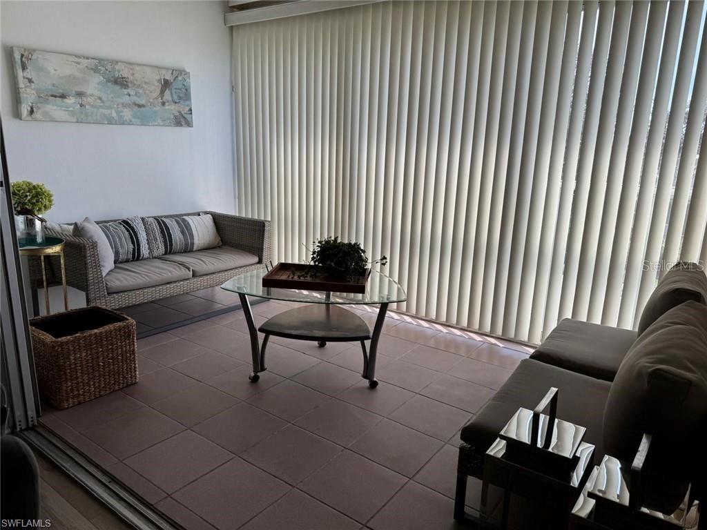 Image 5 of 11 For 1900 Alamanda Drive 303