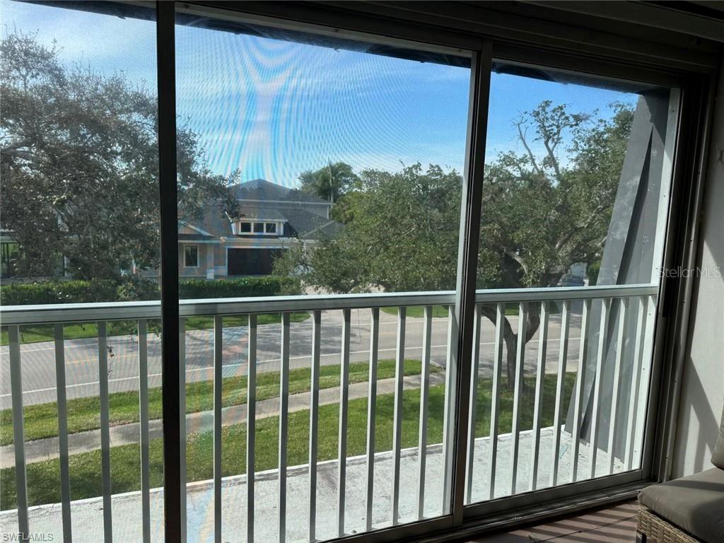 Image 8 of 11 For 1900 Alamanda Drive 303