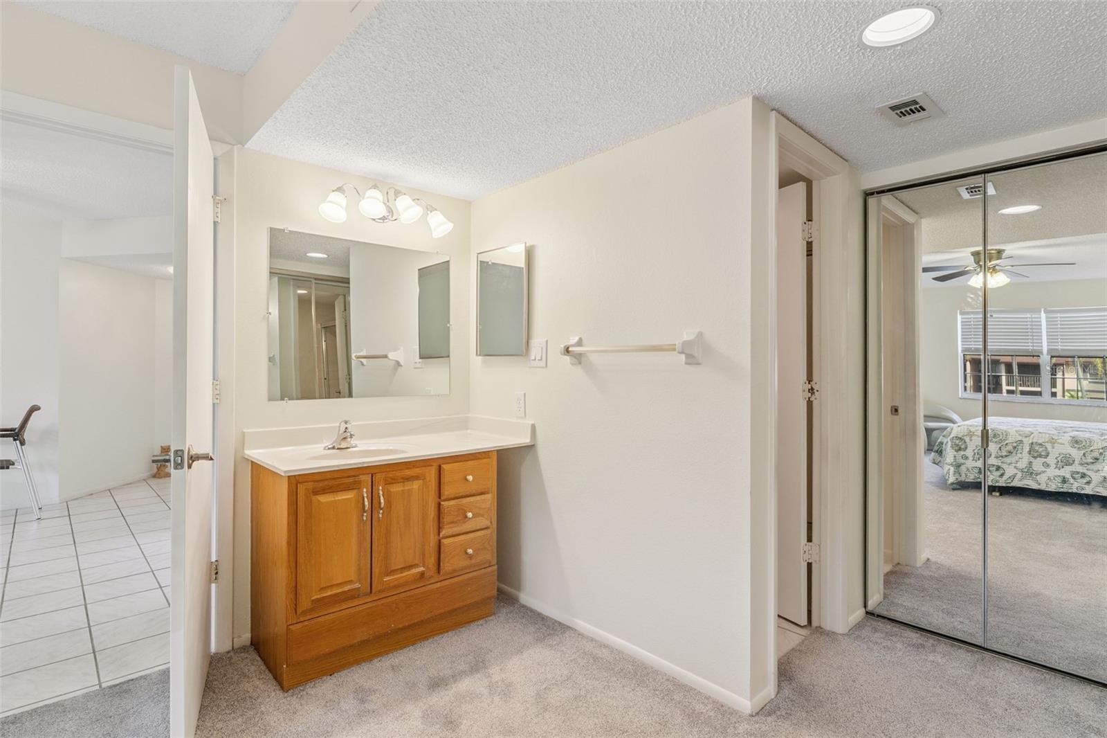 Image 22 of 37 For 19505 Quesada Avenue Ss201