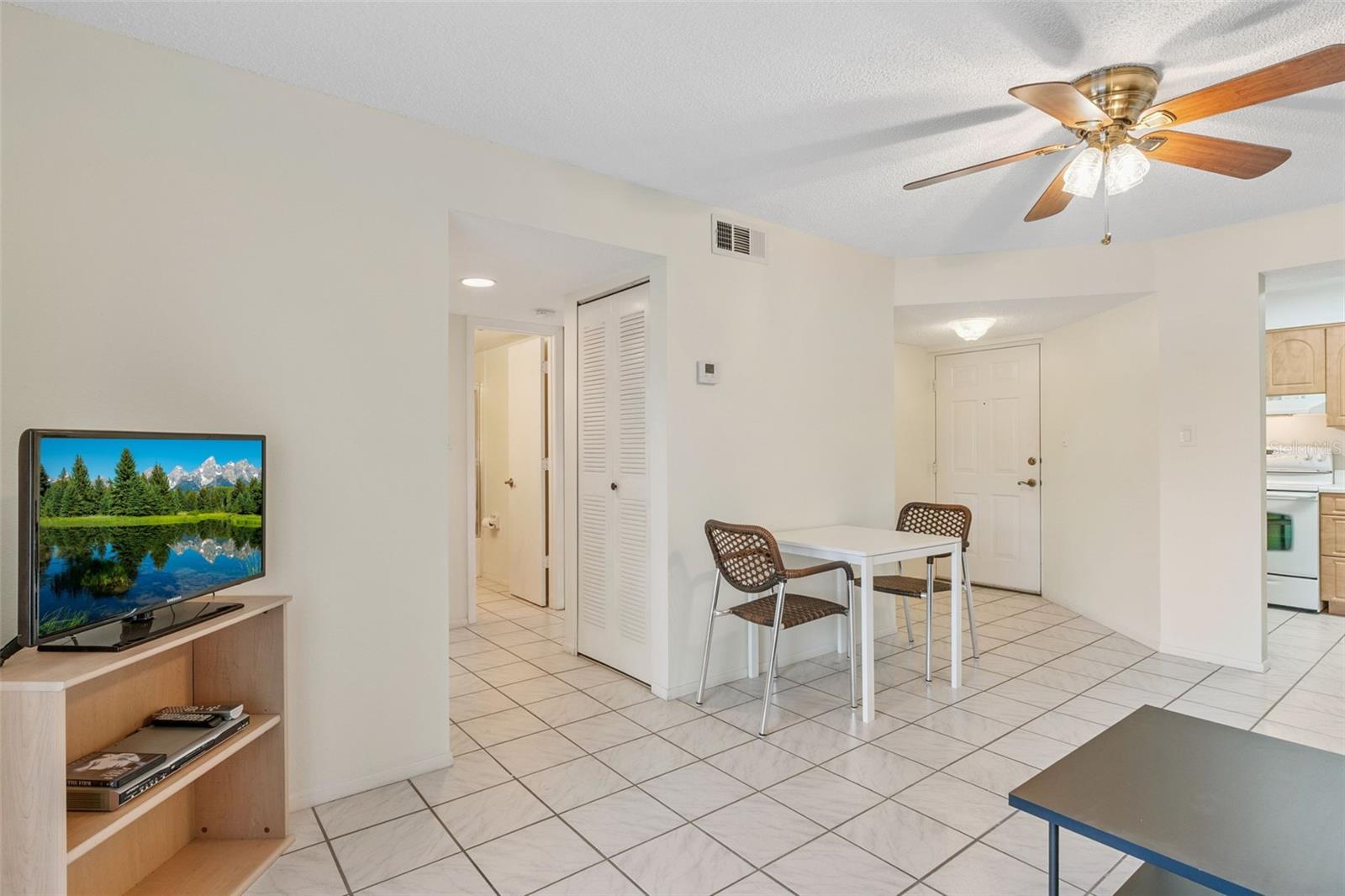 Image 9 of 37 For 19505 Quesada Avenue Ss201