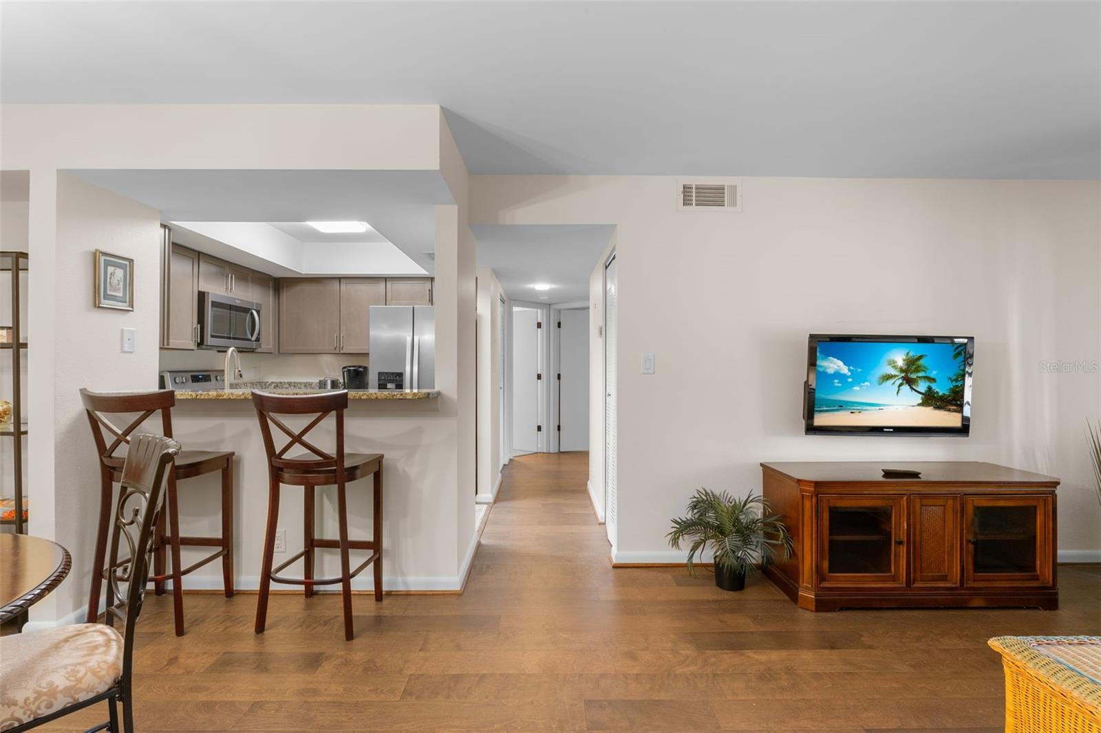 Image 4 of 47 For 19505 Quesada Avenue C201