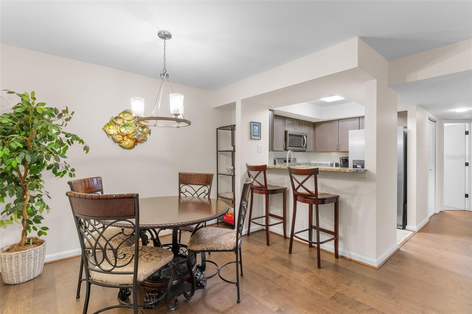 Image 5 of 47 For 19505 Quesada Avenue C201