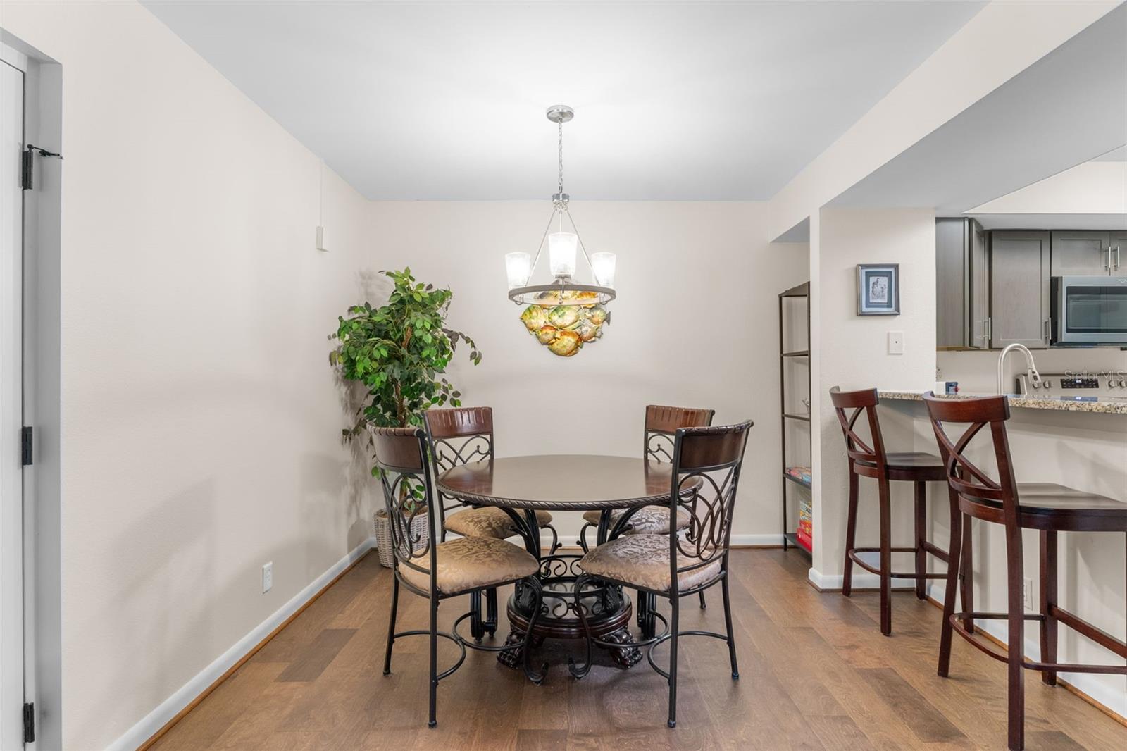 Image 9 of 47 For 19505 Quesada Avenue C201