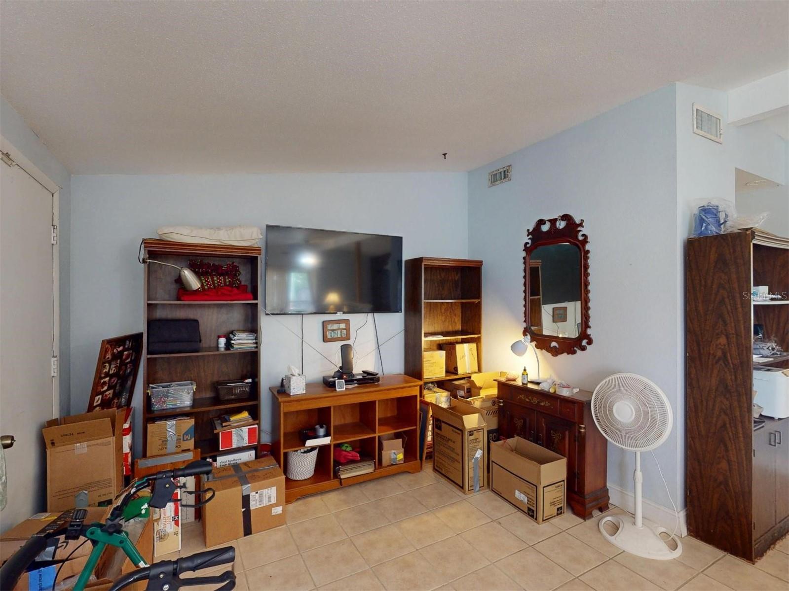 Image 20 of 95 For 22268 Montrose Avenue