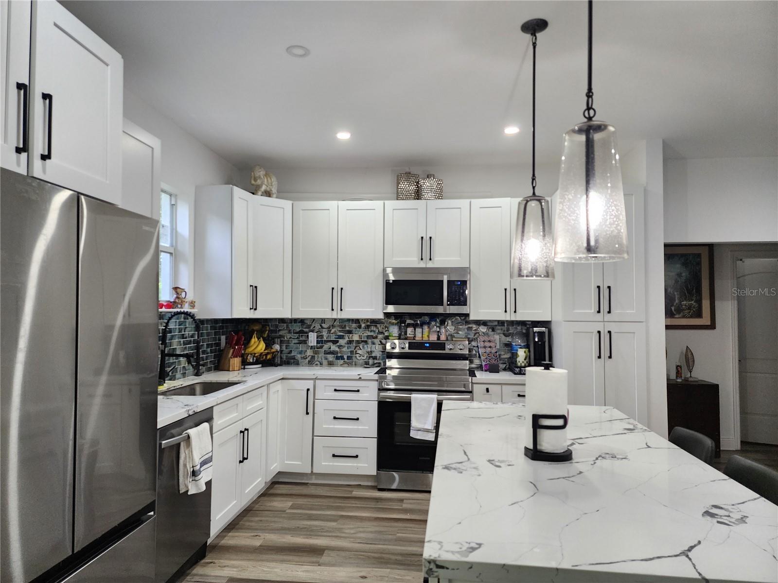 Image 4 of 20 For 4045 34th Avenue Se