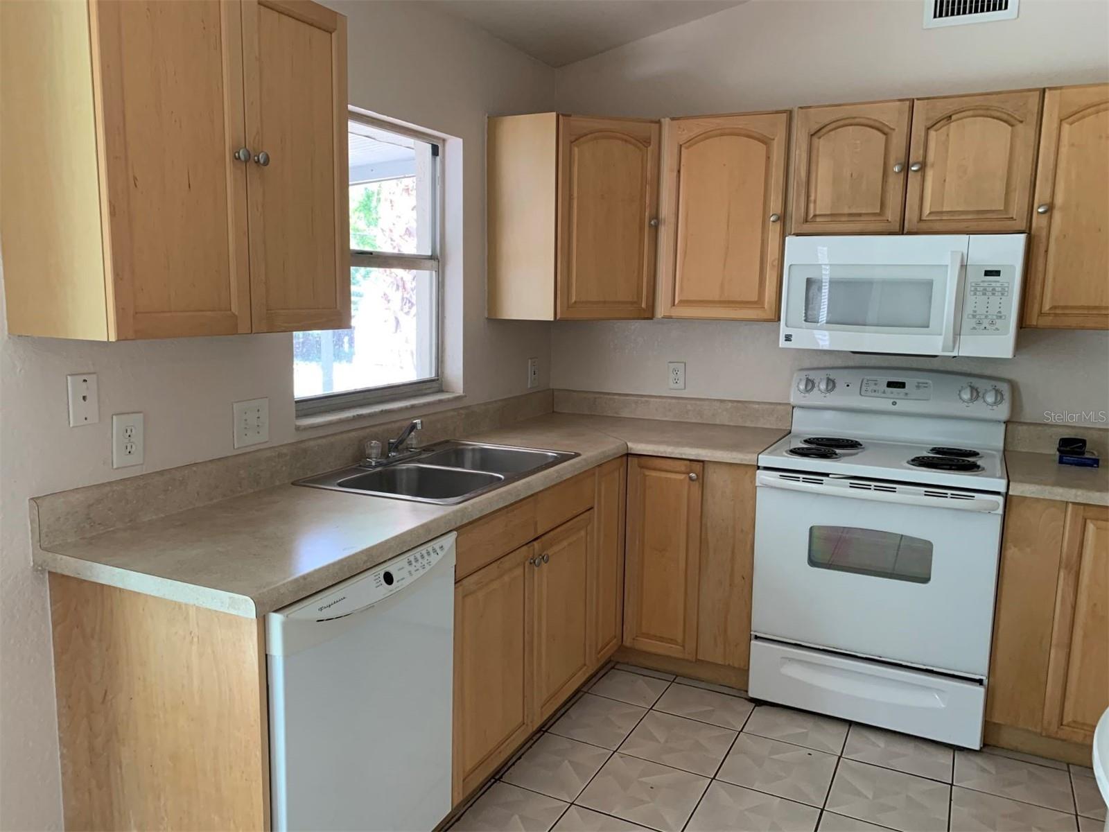 Image 5 of 15 For 1427 Hayworth Road