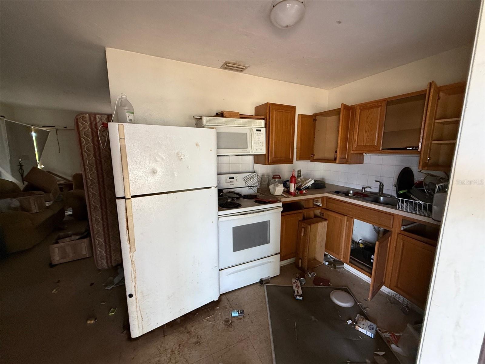 Image 3 of 6 For 410 Dalton Boulevard