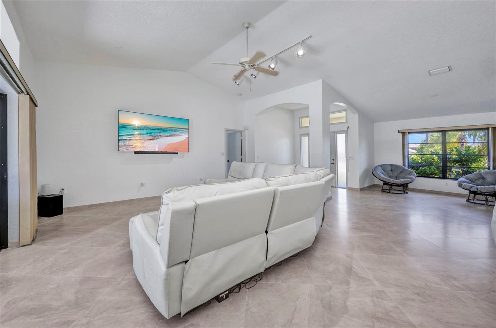 Image 17 of 45 For 2129 Charlotte Amalie Court