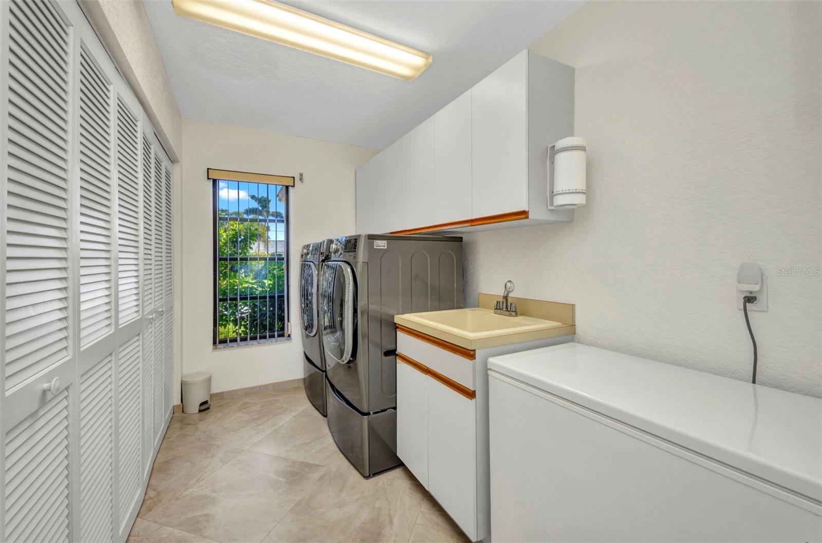 Image 27 of 45 For 2129 Charlotte Amalie Court