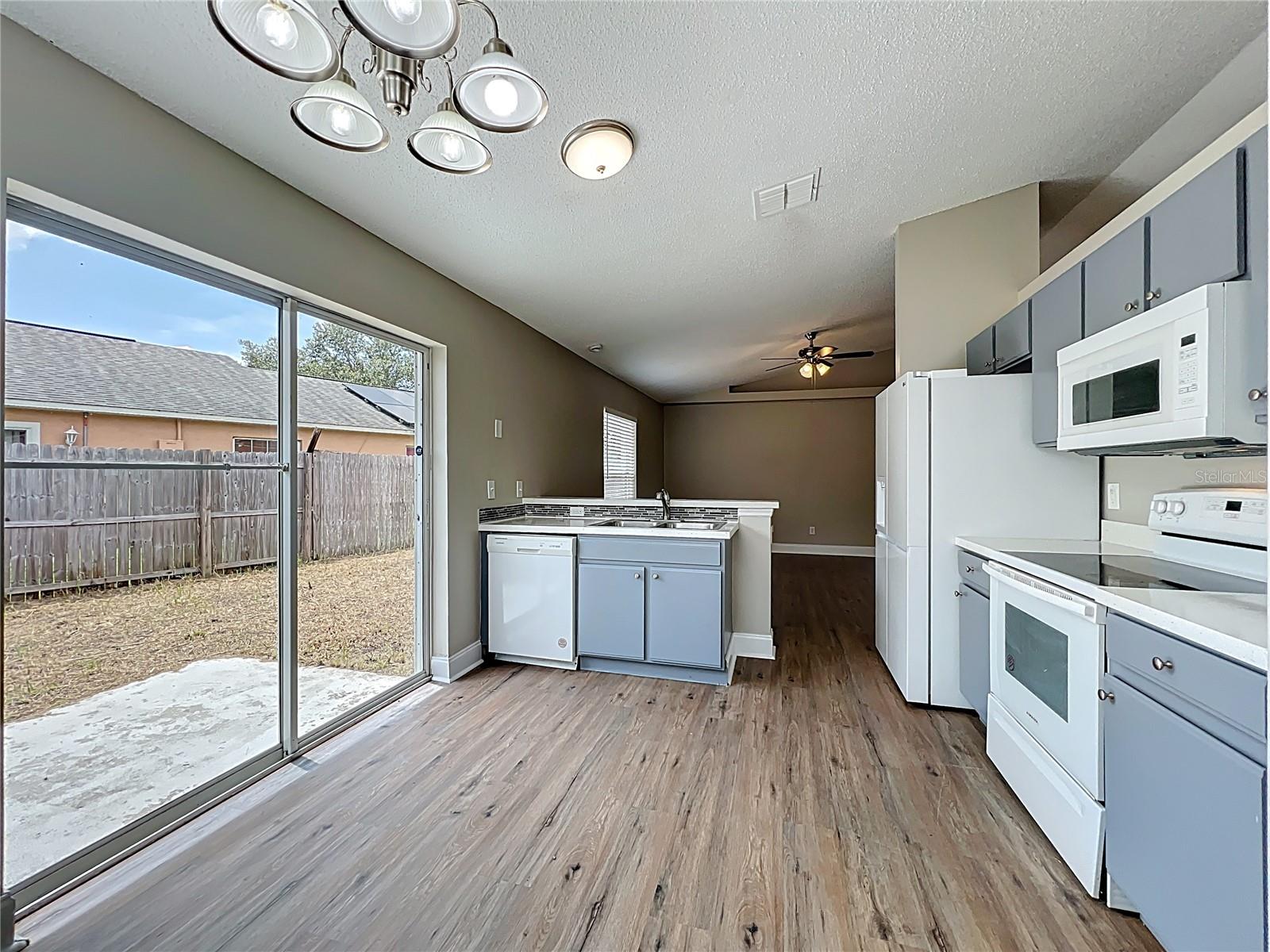 Image 10 of 42 For 718 Palmera Street
