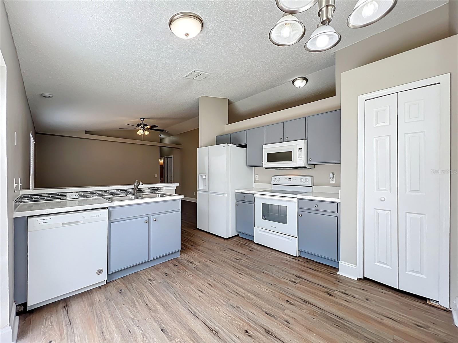 Image 11 of 42 For 718 Palmera Street