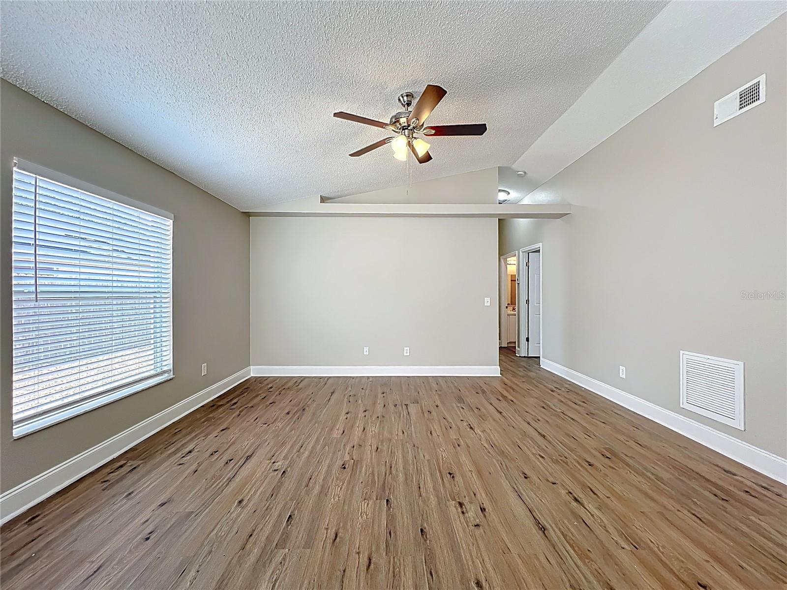 Image 13 of 42 For 718 Palmera Street