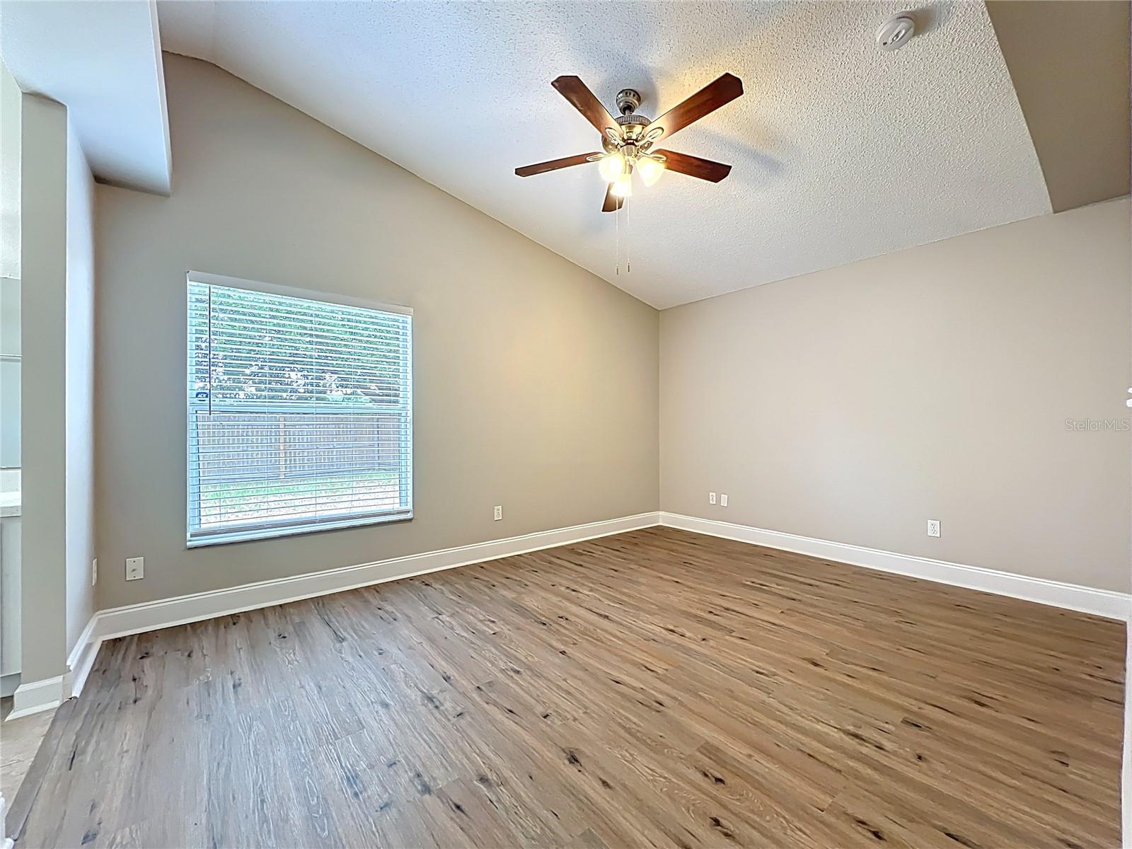 Image 22 of 42 For 718 Palmera Street